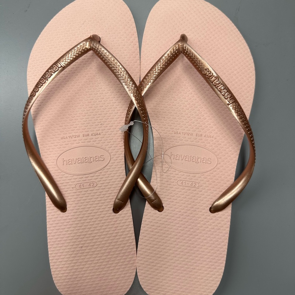 Havaianas Slim Flip Flops – Light Pink with Metallic Bronze Straps